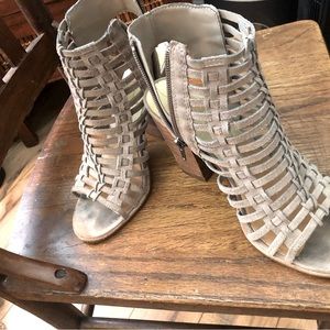 Stylish DOLCE VITA heeled sandals! Tan/Grayish, size 6 1/2. Very good condition.